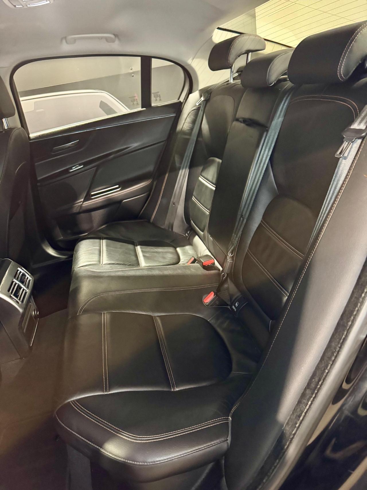 JAGUAR XE*2.0*180 CV*AWD*R-LINE*