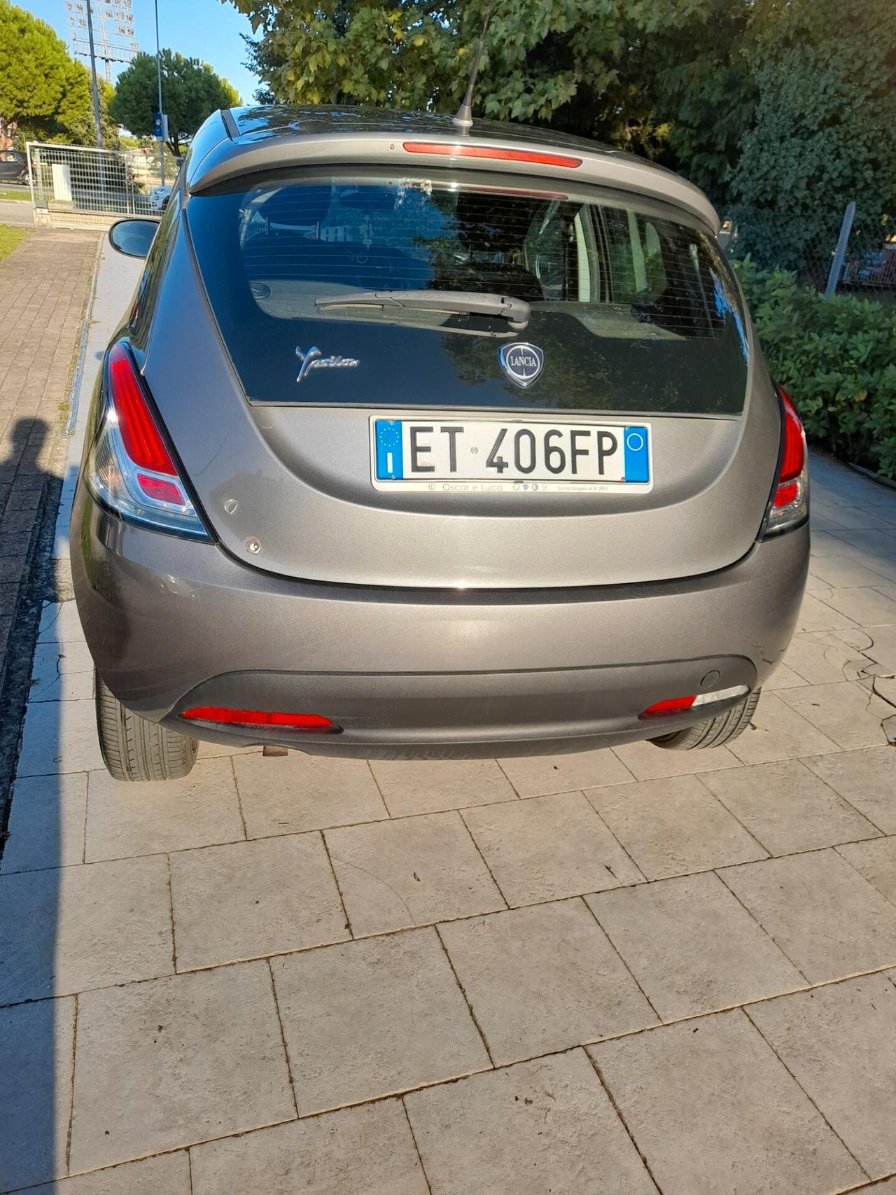 Lancia Ypsilon 0.9 TwinAir 85 CV 5 porte Metano