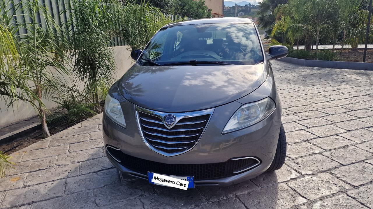 Lancia Ypsilon 1.2 69 CV 5 porte S&S Silver