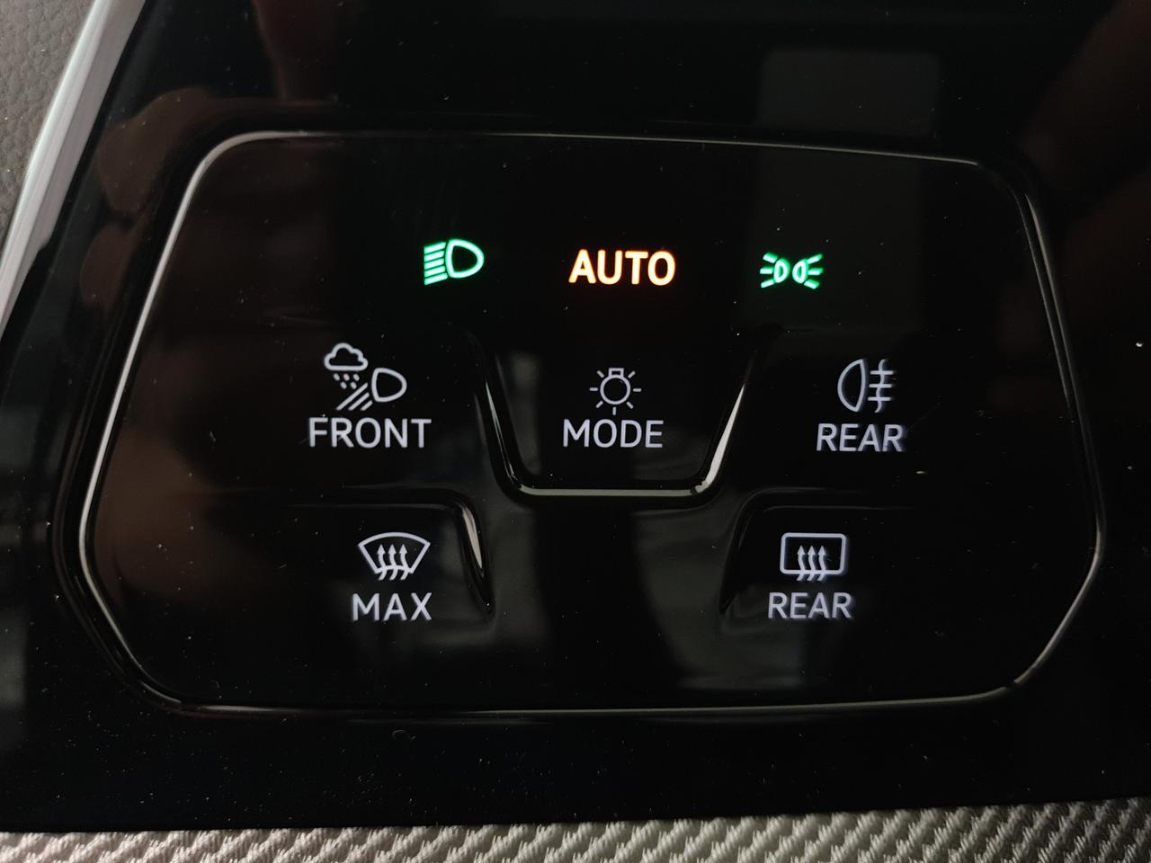 Volkswagen Golf 2.0 tdi r-line plus 150cv dsg