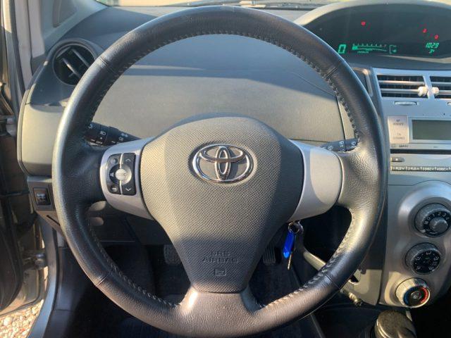 TOYOTA Yaris 1.0 5 porte Sol