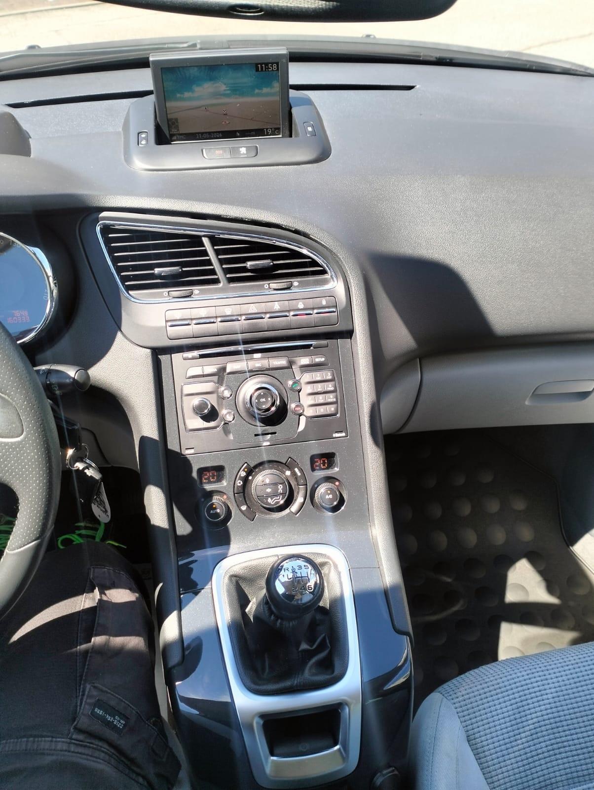 Peugeot 5008 2.0 HDi 150CV Allure 7 POSTI