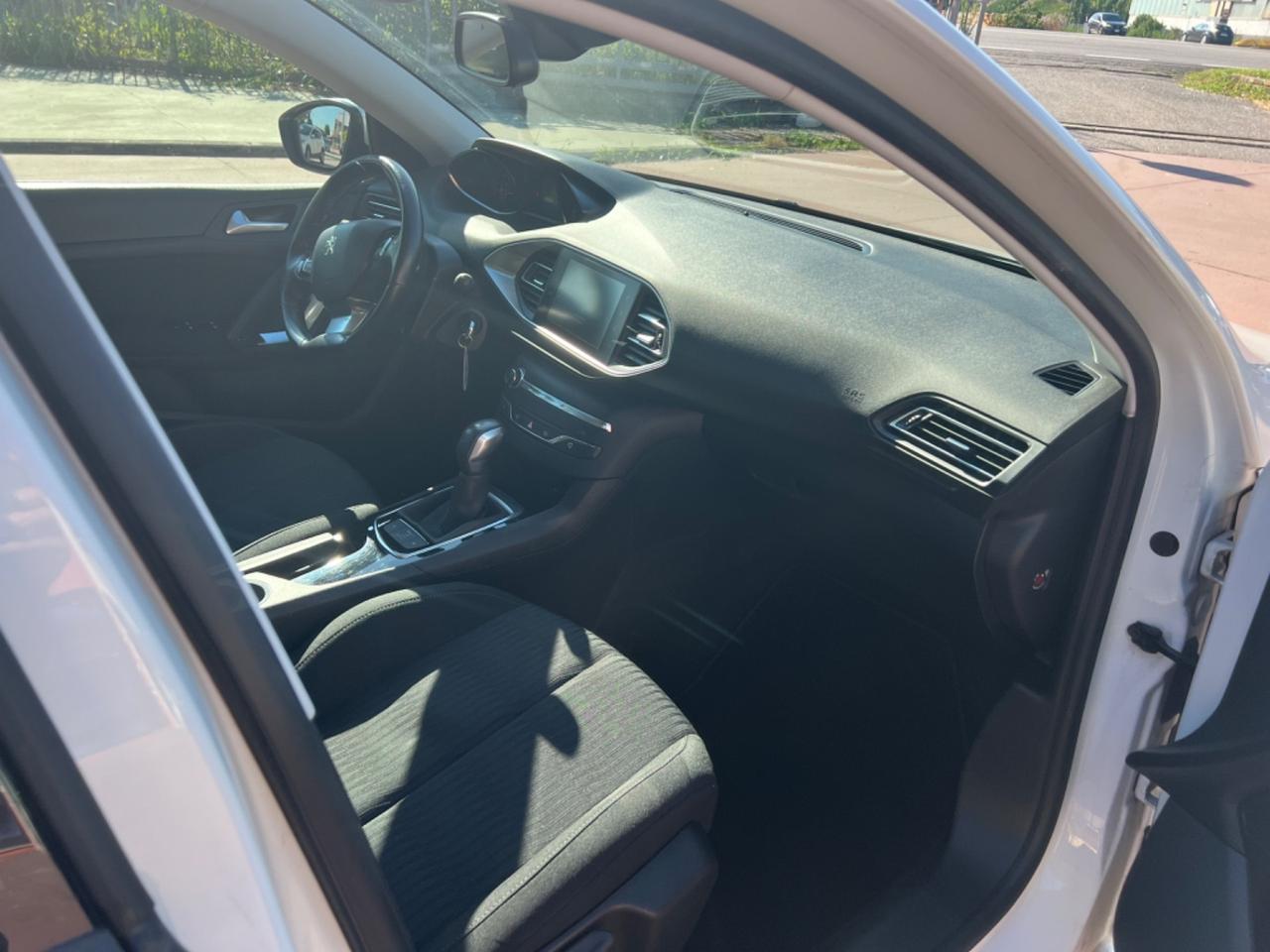Peugeot 308 BlueHDi 120 S&S EAT6 SW Allure