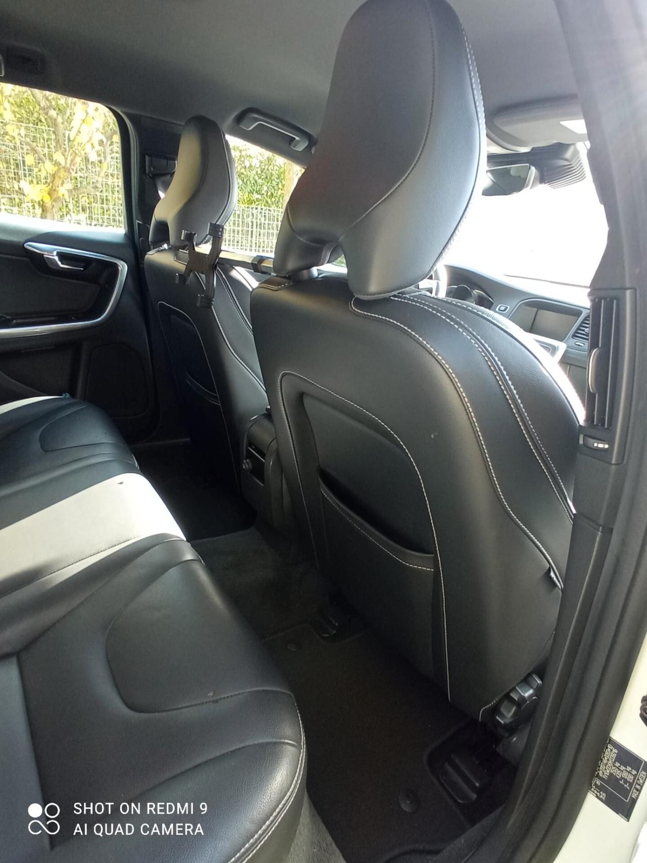 VOLVO V60 D6 Twin Engine Geartronic Momentum