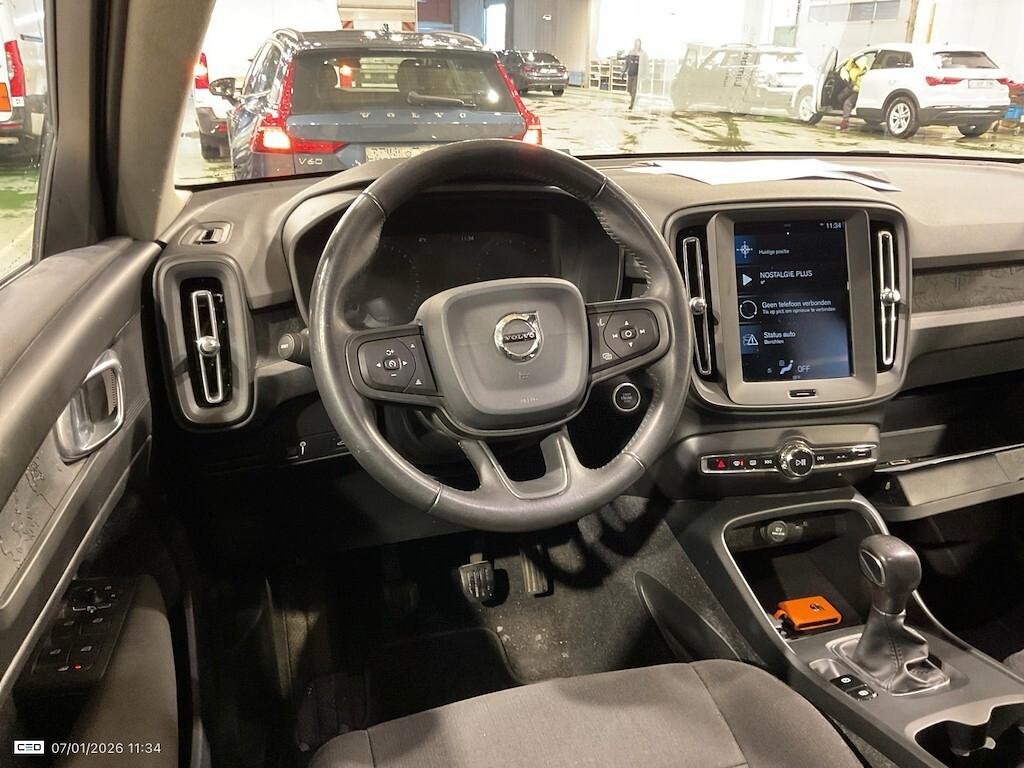 Volvo XC40 2.0D D3 150CV 6M. MOMENTUM CORE ( FARI LED - COCKPIT NAVI CRUISE SENSORI POST. )
