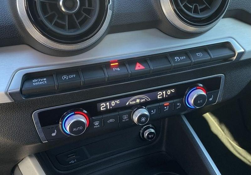 Audi Q2 S Line interno ed esterno 2.0 TDI 150CV s-tronic 35