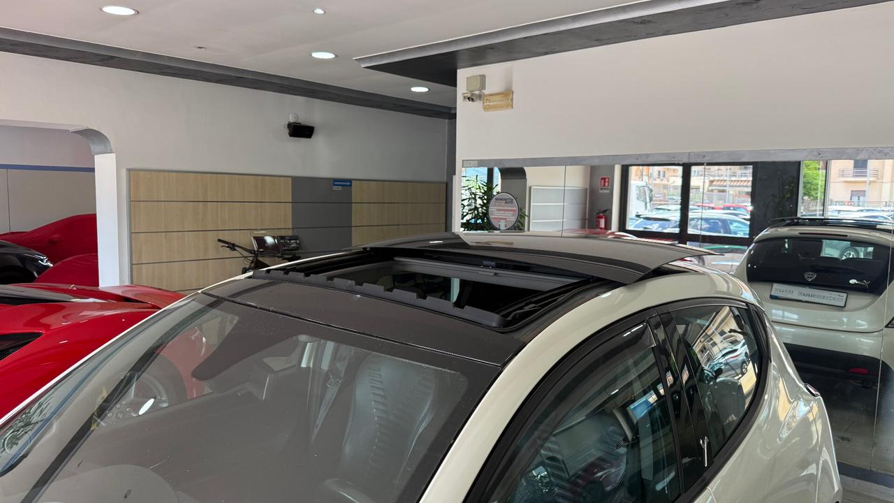 LANCIA YPSILON 1.3 MJT TETTO APRIBILE