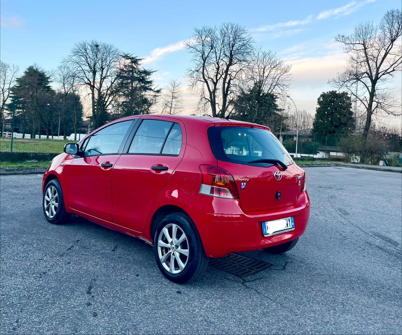 Toyota Yaris 1.0 5 porte