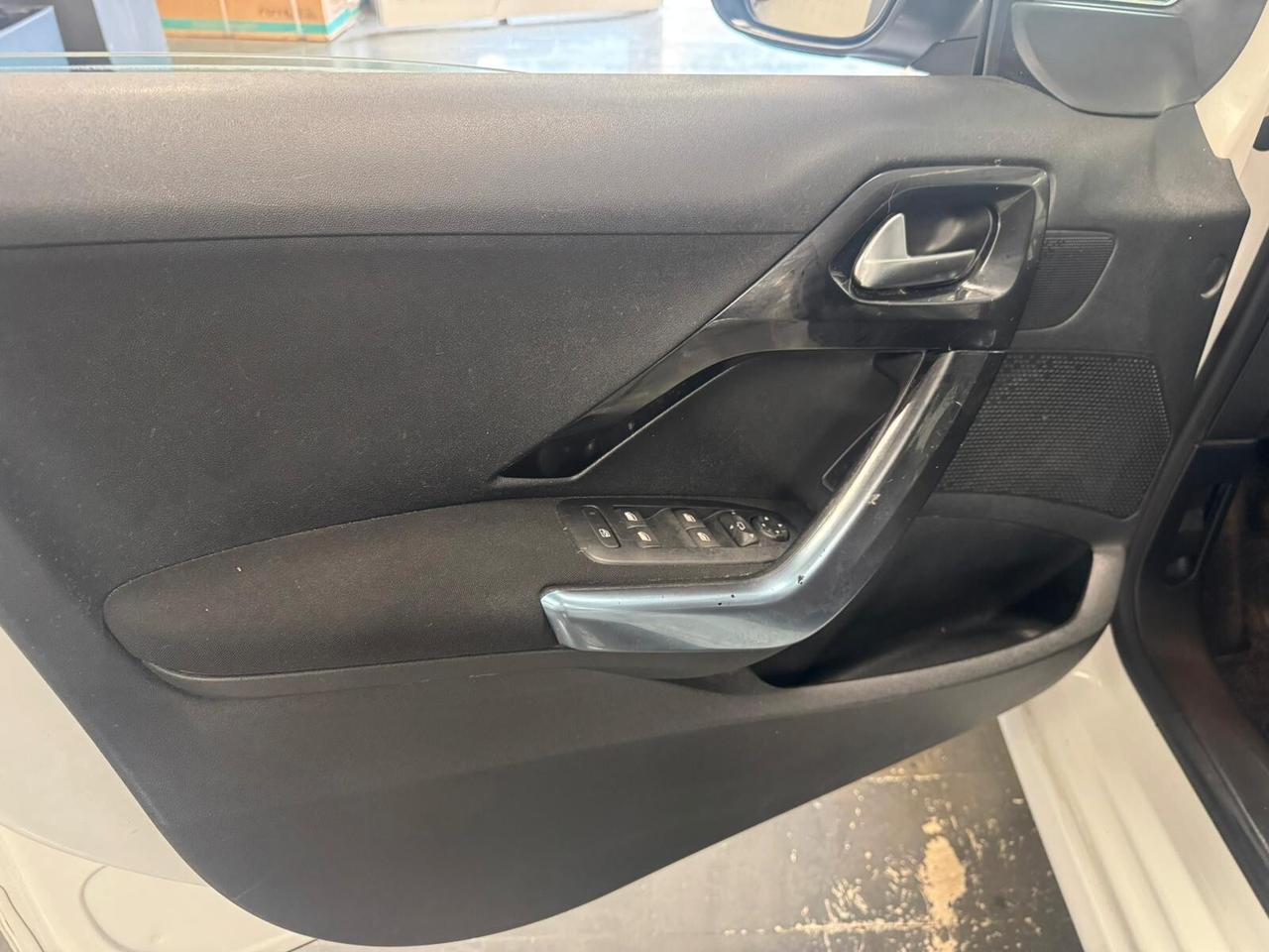 Peugeot 208 1.4 HDi 68 CV 5 porte Allure