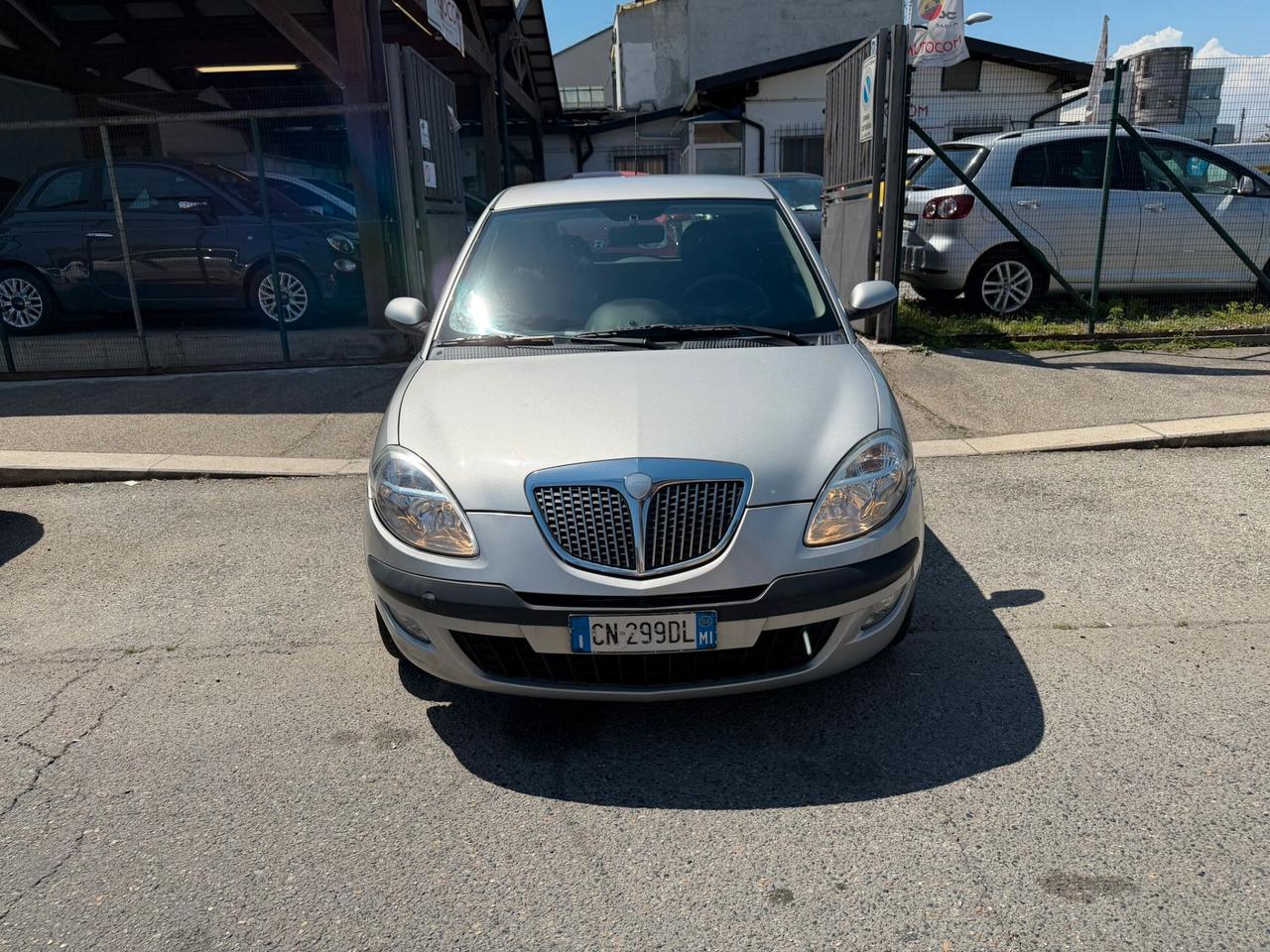 Lancia Ypsilon 1.2 16V Platino