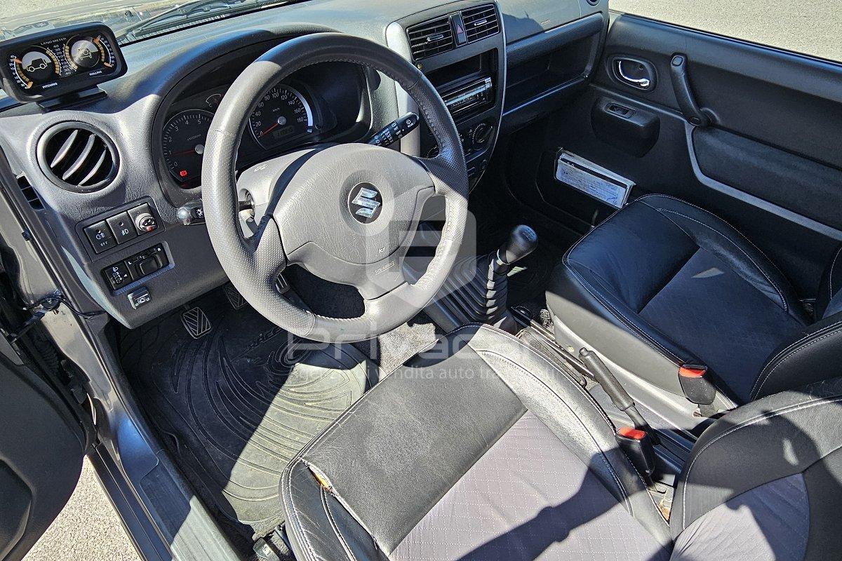 SUZUKI Jimny 1.3i 16V cat 4WD JLX