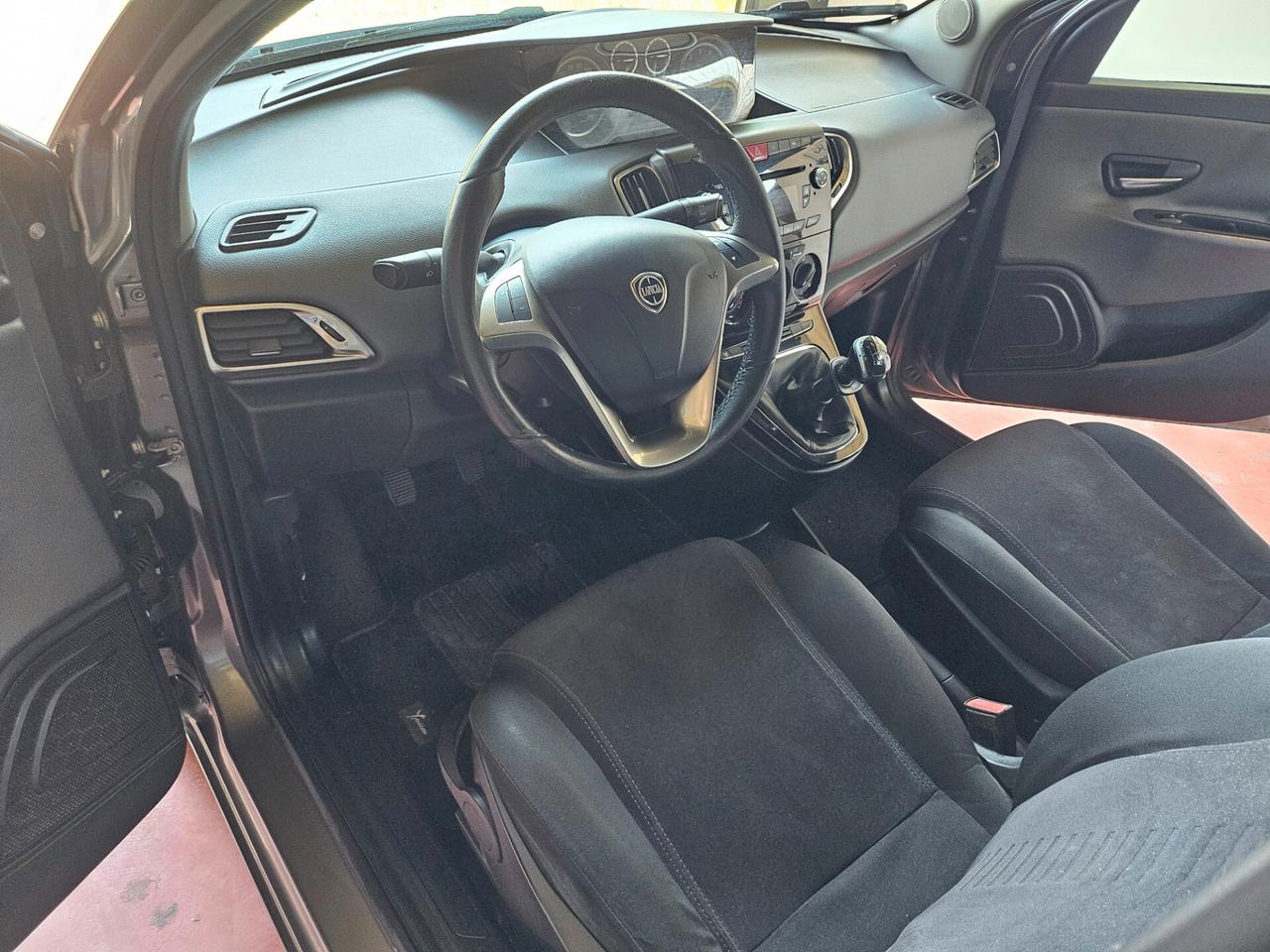 Lancia Ypsilon 1.2 69 CV 5 porte Gold