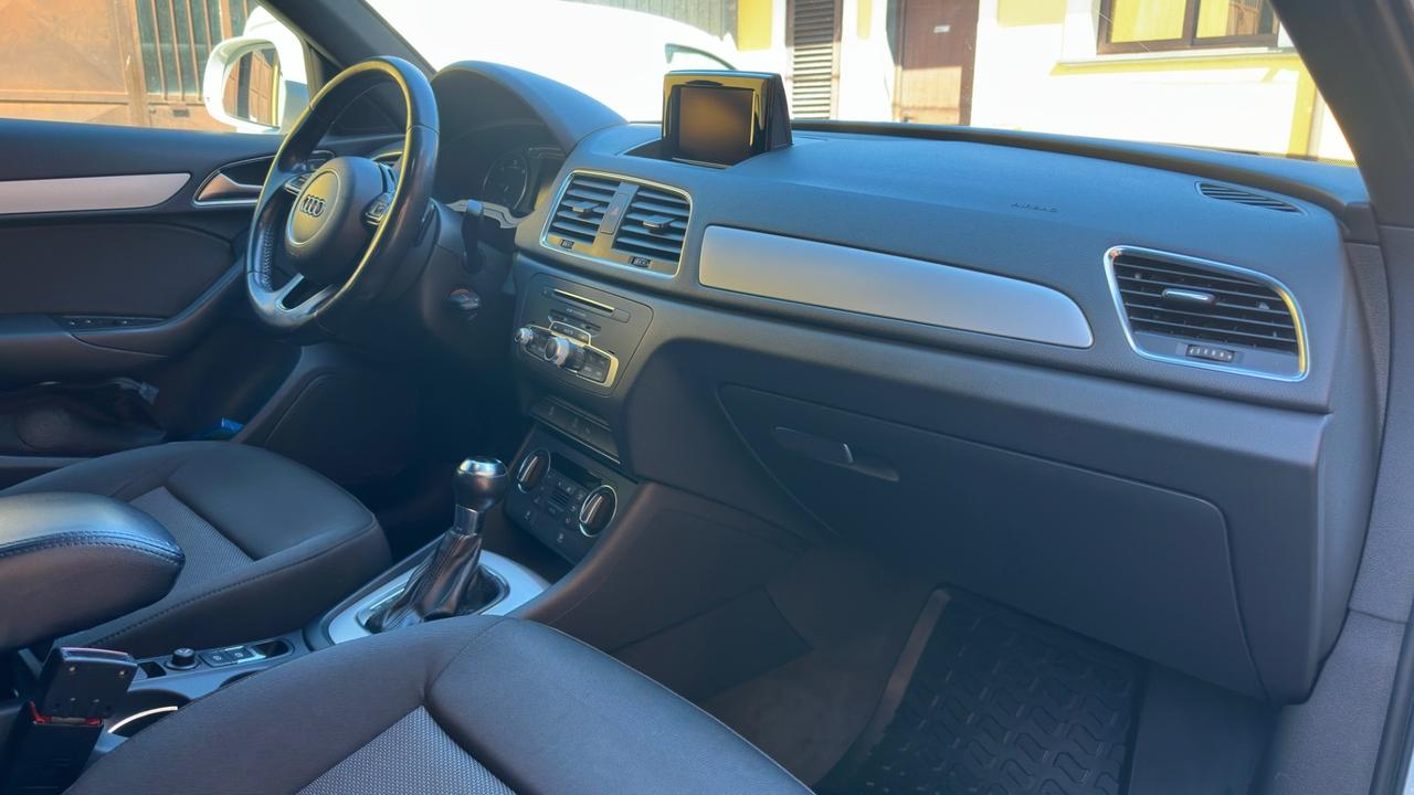 Audi Q3 2.0 TDI 120 CV Sport
