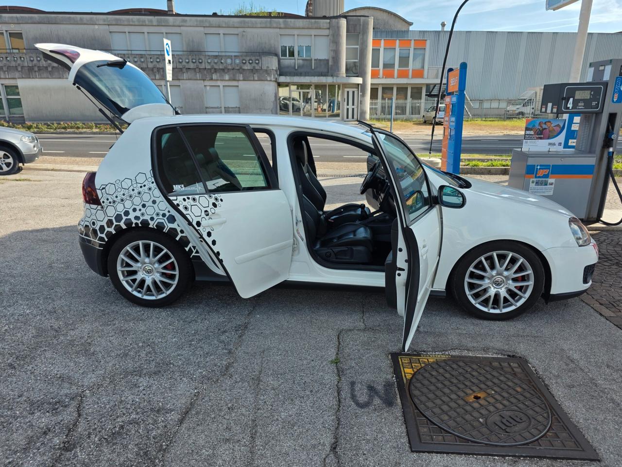 Volkswagen Golf GTD anno 2008 con 313.500 Motore sost
