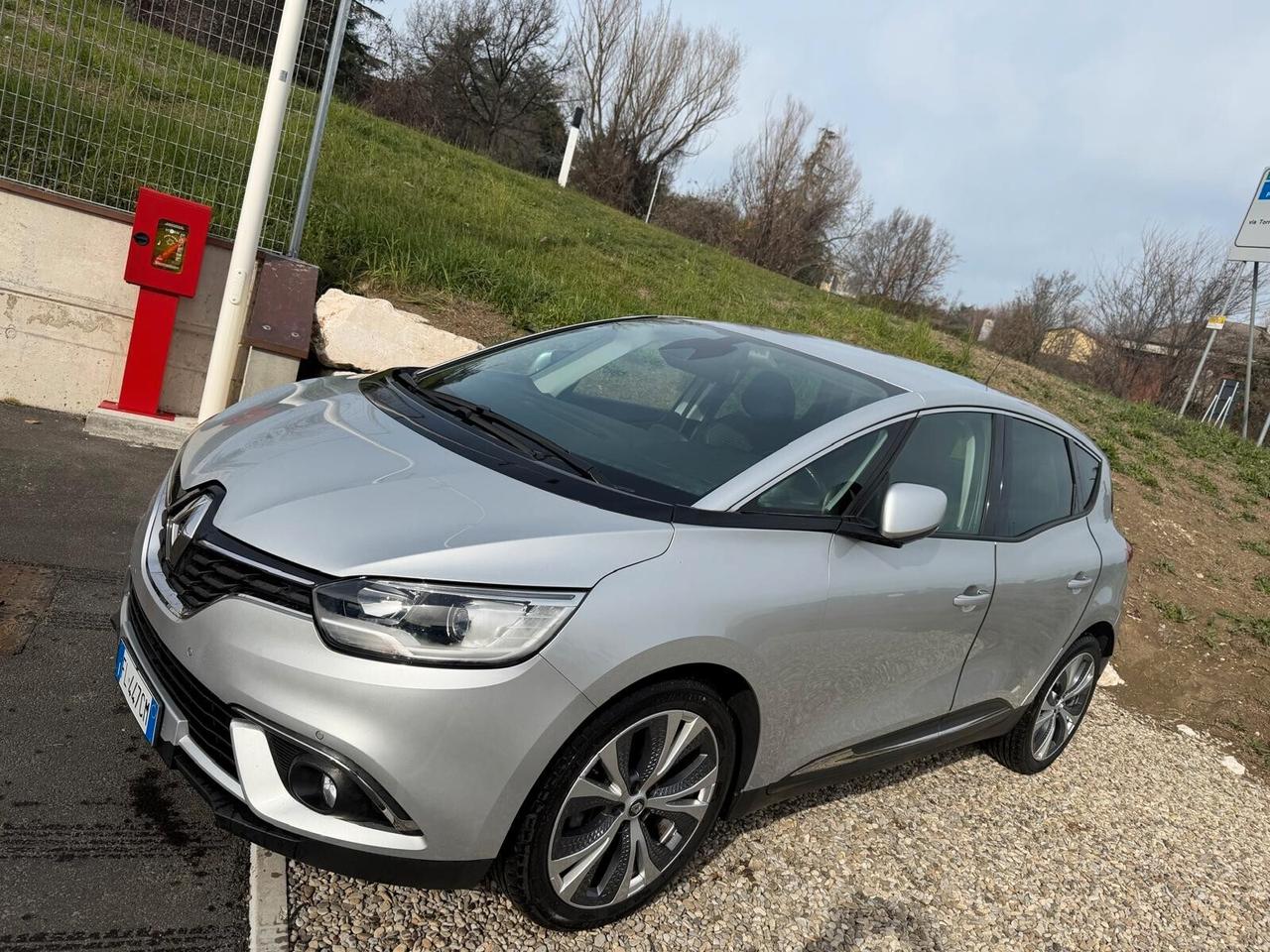 Renault Scenic DCI 8V 110CV EDC Energy Bose