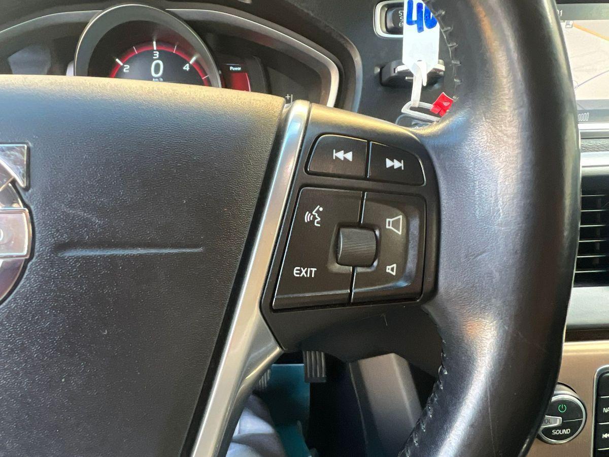 VOLVO - V40 Cross Country 1.6 d2 Momentum