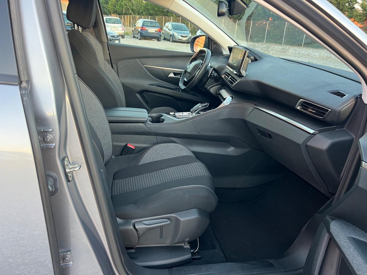 Peugeot 3008 BlueHDi 130 EAT8 Allure