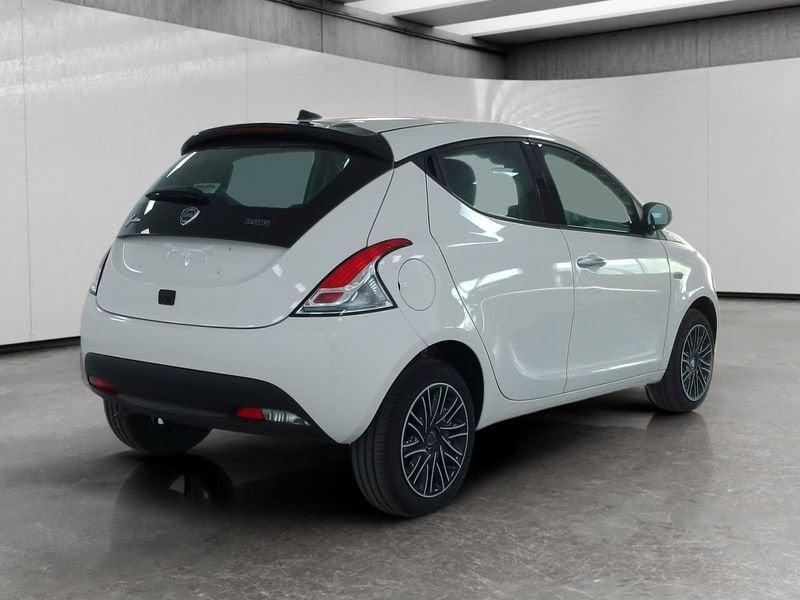 Lancia Ypsilon 1.0 firefly hybrid Gold s&s 70cv
