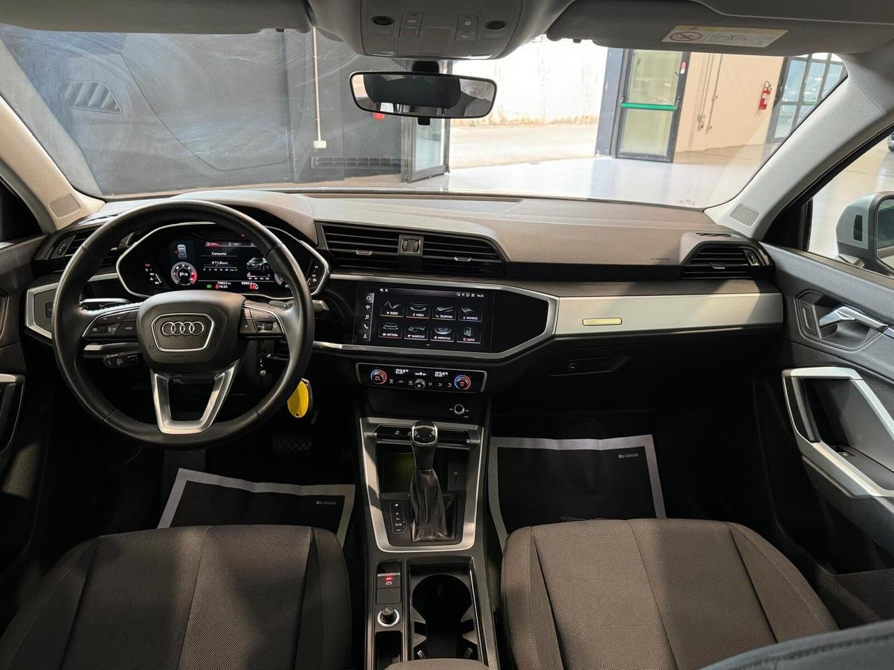 Audi Q3 35 TDI S tronic Business/AUDI MMI PLUS