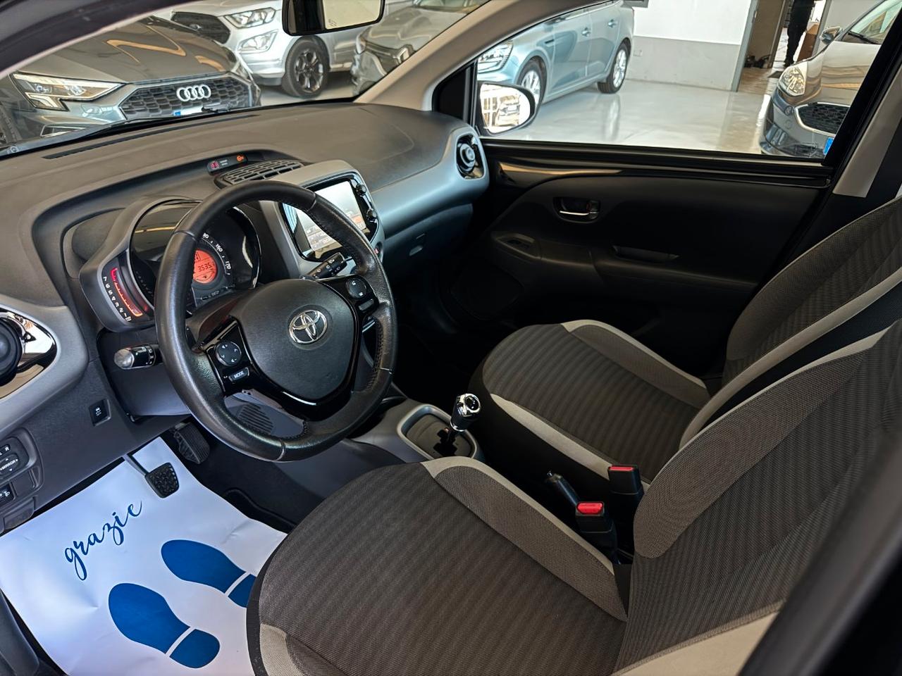 Toyota Aygo 5 Porte 1.0 x-business m-mt 72cv AUTOMATICA