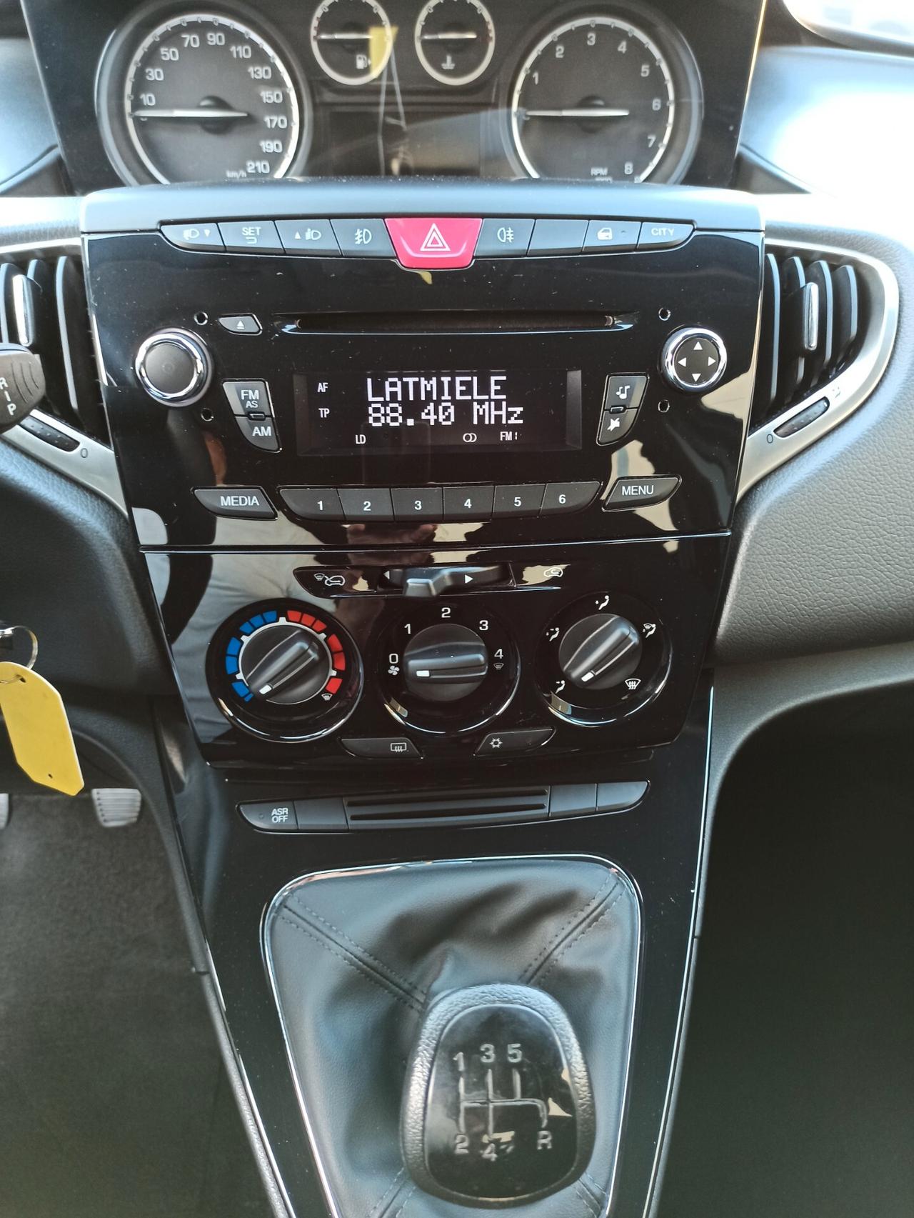 Lancia Ypsilon 1.2 69 CV 5 porte Gold Impeccabile!!!!!