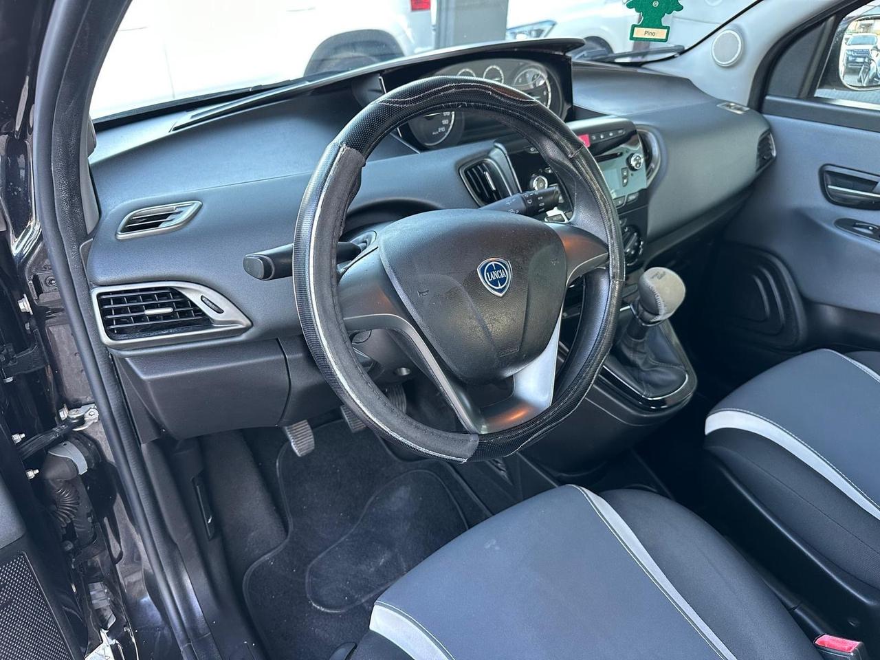 Lancia Ypsilon 0.9 TwinAir 85 CV 5 porte Metano Ecochic Elefantino
