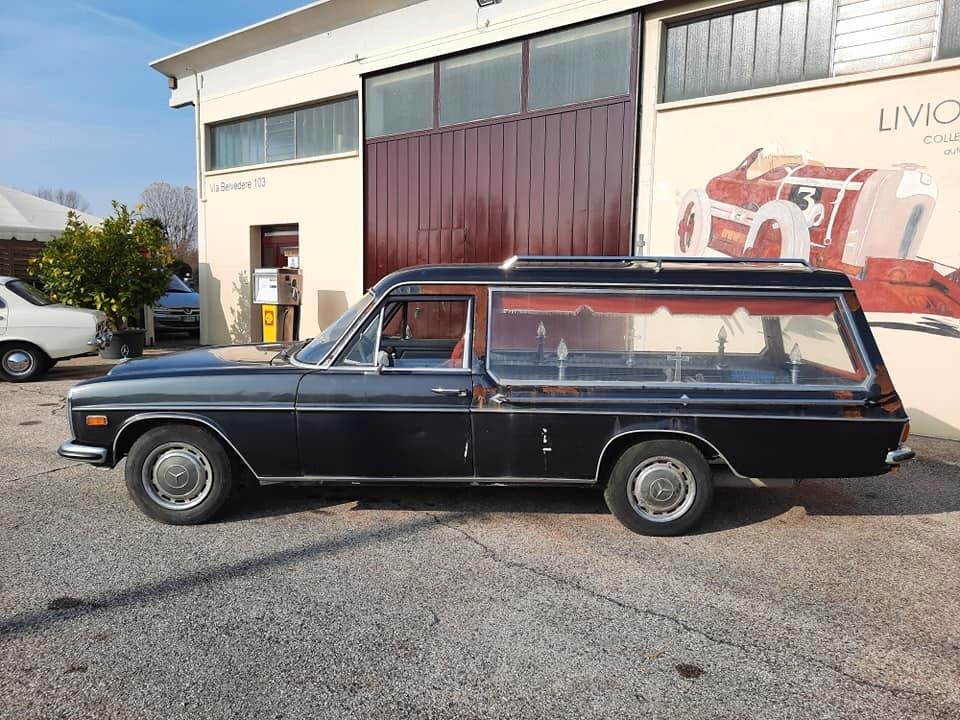 Mercedes 200 adibito a Carro- Funebre del 1973