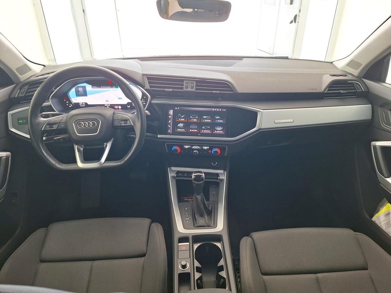 Audi Q3 35 TDI S tronic Business