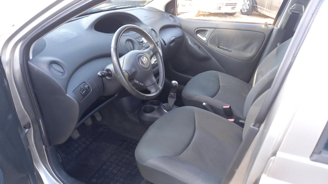 Toyota Yaris 1.0I 16v (Neopatentati)