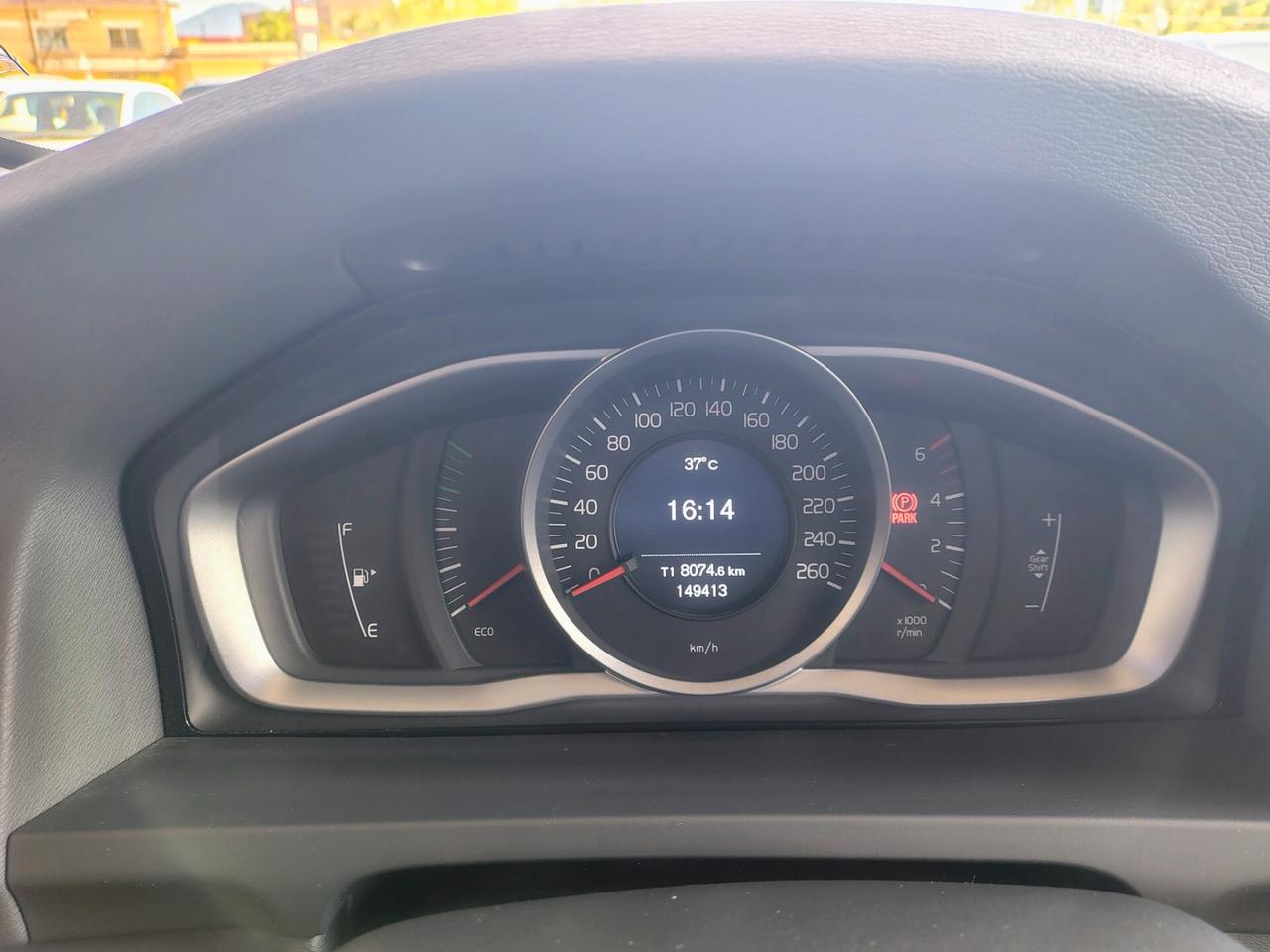 Volvo V60 D2 R-design