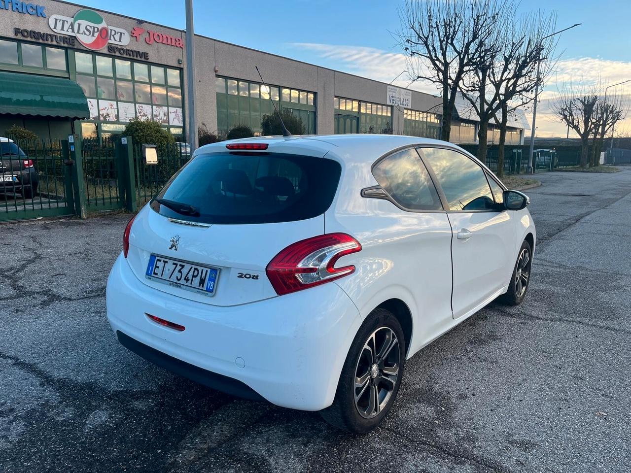 Peugeot 208 1.4 HDi 68 CV 3 porte Allure