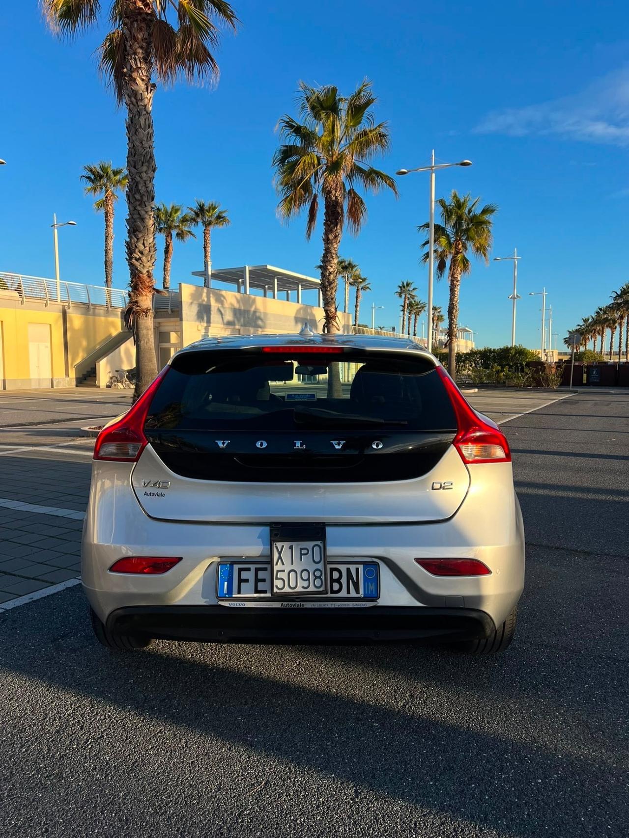Volvo V40 D2 R-design Momentum