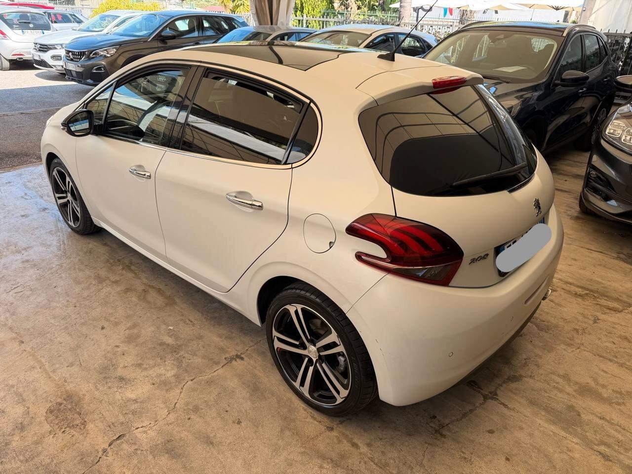 Peugeot 208 2016 1.6 100 5p. GT Line ICE White