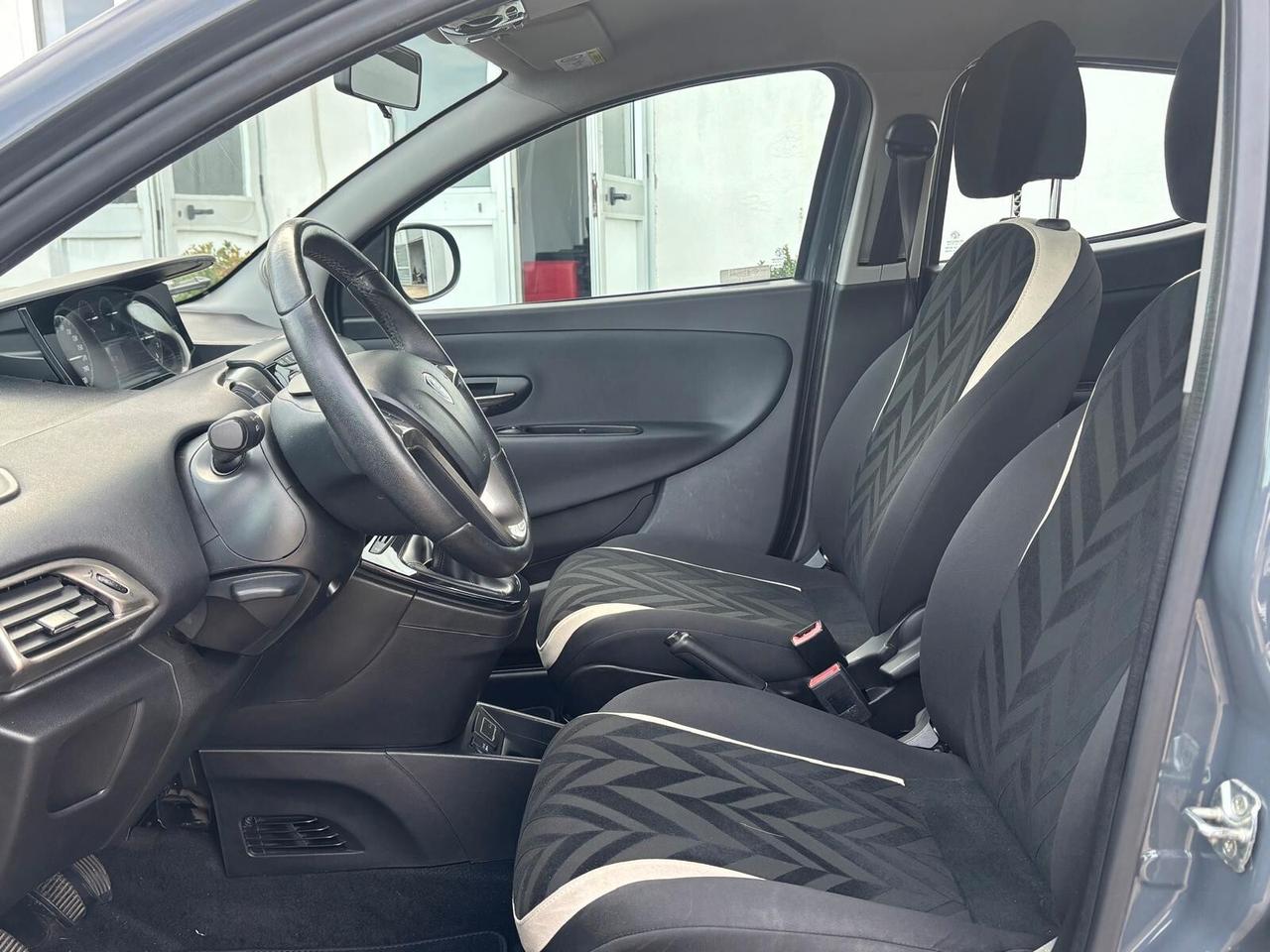 Lancia Ypsilon 1.2 69 CV 5 porte Gold