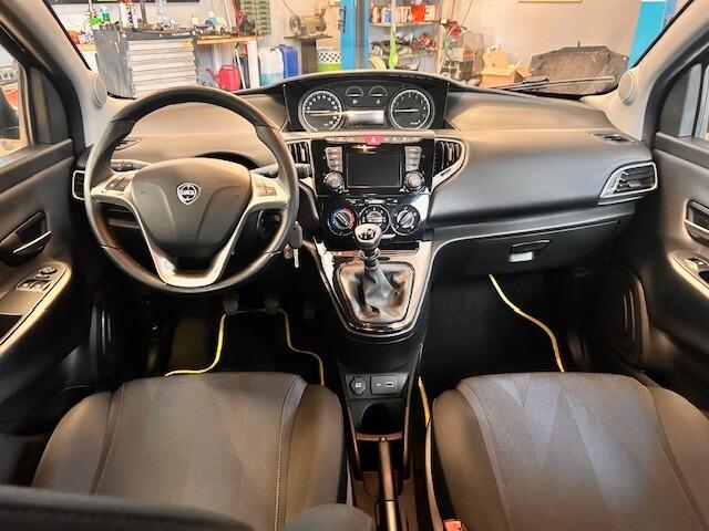 Lancia Ypsilon 1.2 69 CV 5 porte S&S Gold
