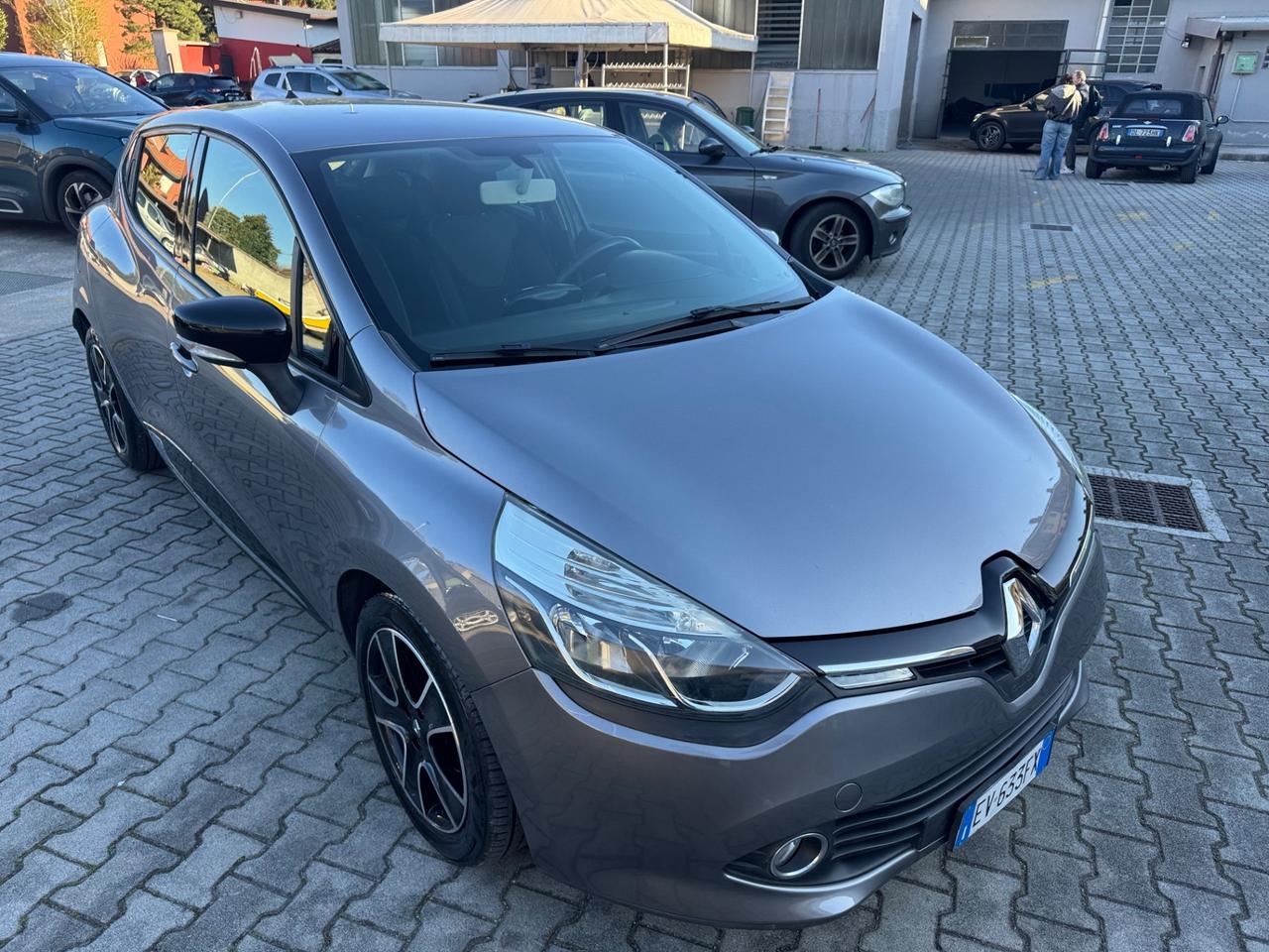 Renault Clio 1.2 75CV 5 porte neopatentati