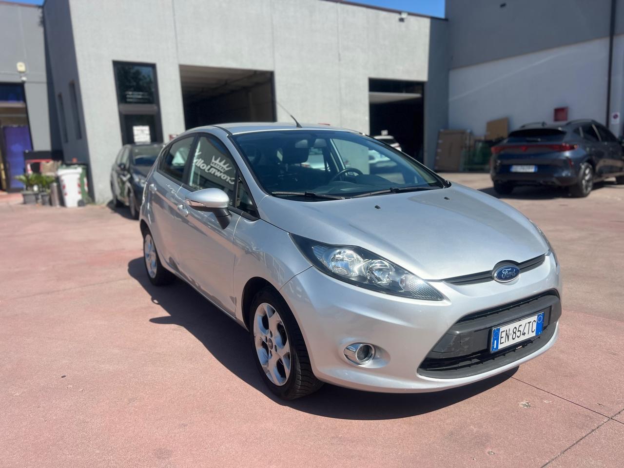 Ford Fiesta 1.4 16V 5p. Bz.- GPL Titanium Bs.