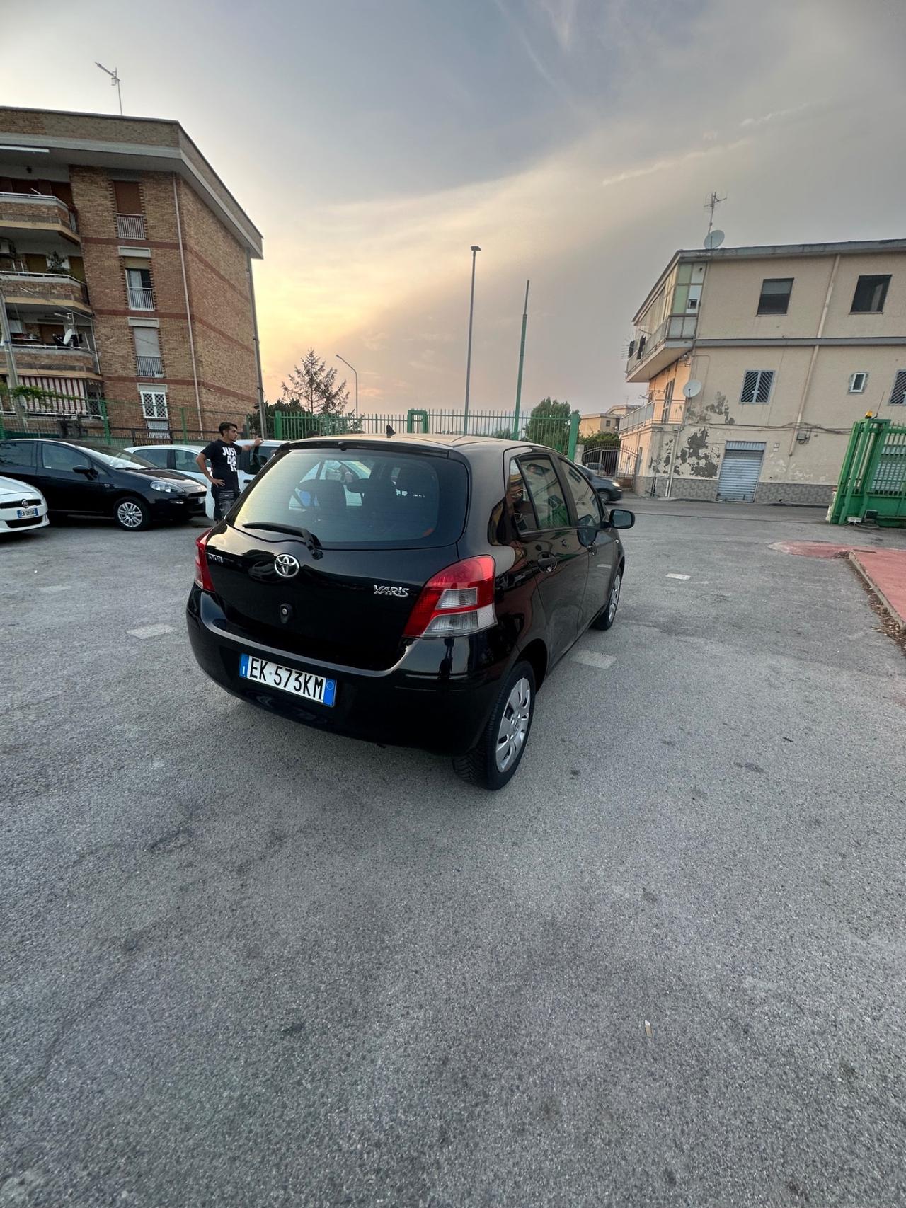 Toyota Yaris 1.0 5 porte Now