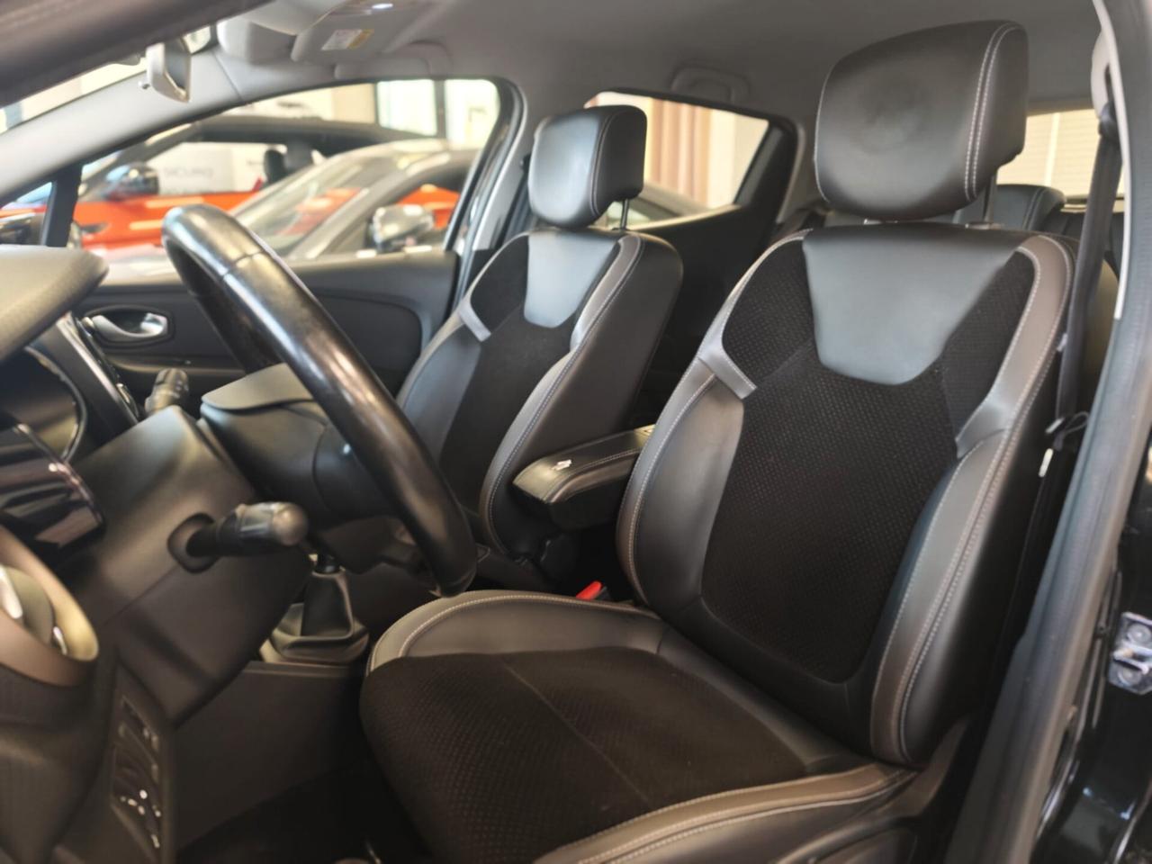 Renault Clio dCi 8V 90 CV EDC Start&Stop 5 porte Energy Duel