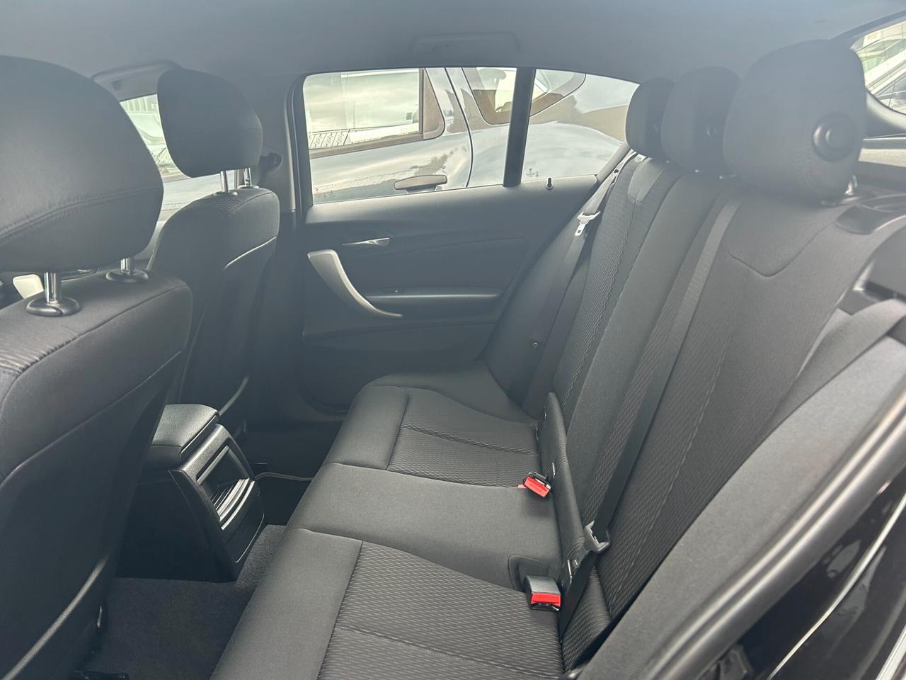 Bmw 116 116d 5p. Urban