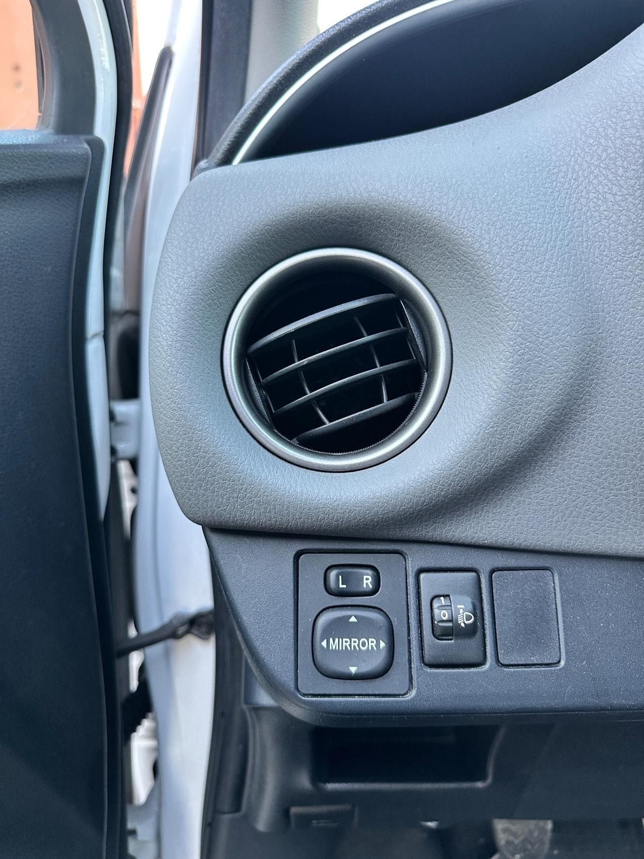 Toyota Yaris 1.0 5 porte Lounge solo 120mila km