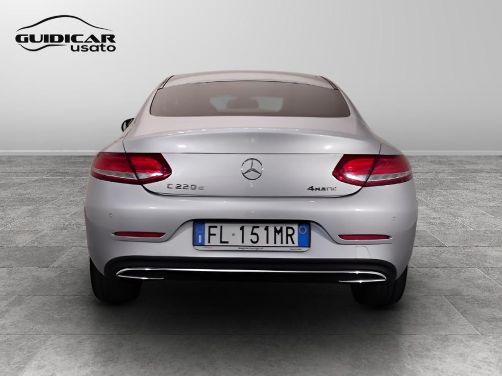Mercedes-Benz Classe C-C205 2016 Coupe - C Coupe 220 d Premium 4matic auto