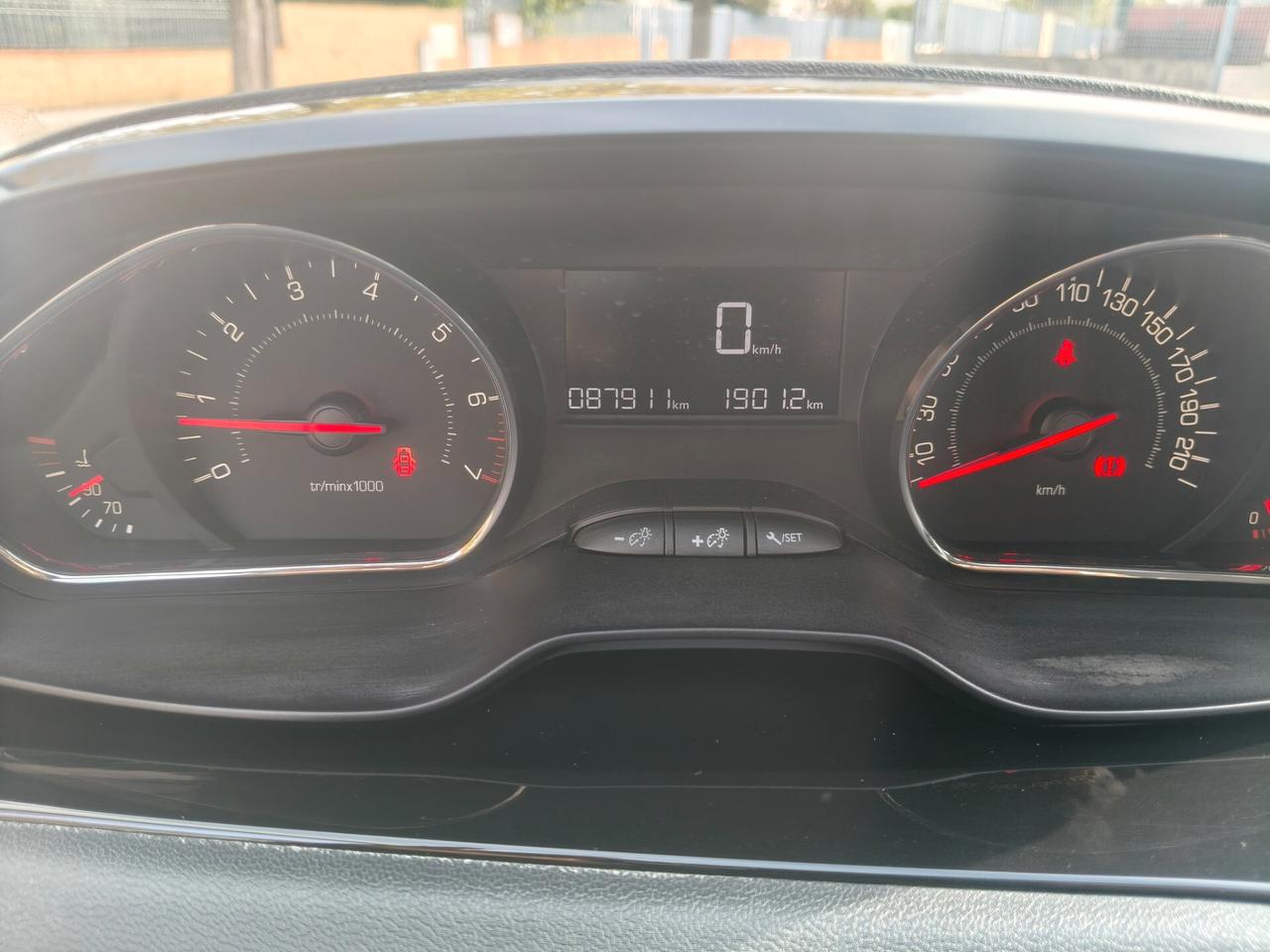 Peugeot 208 1.0 del 2013 SOLO 87.000 KM
