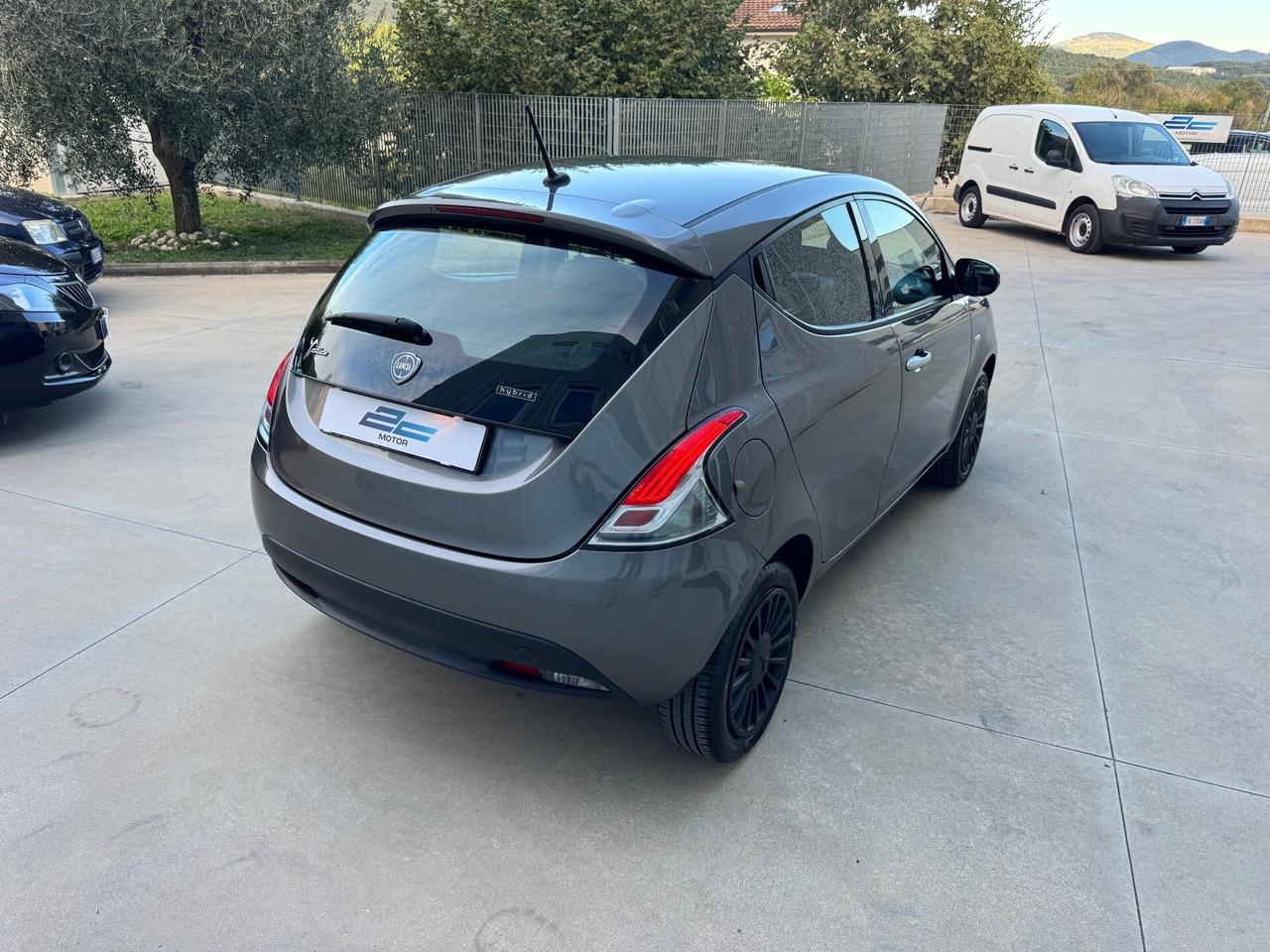 Ypsilon 1.0 FireFly 5 porte S&S Hybrid Silver