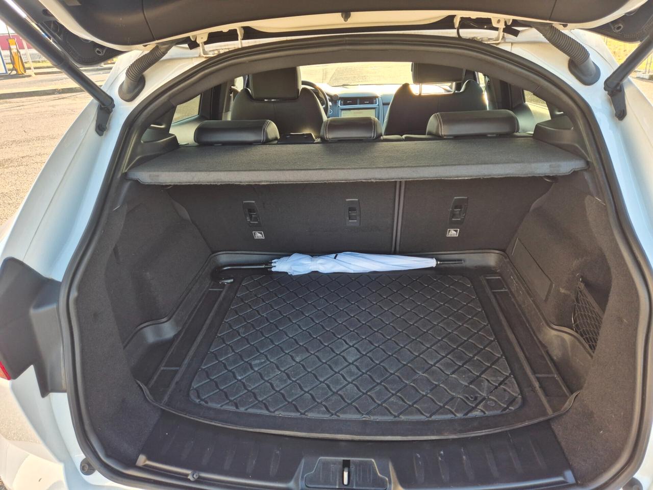 Jaguar E-Pace 2.0D 180 CV AWD R-Dynamic 52000 Km Motore