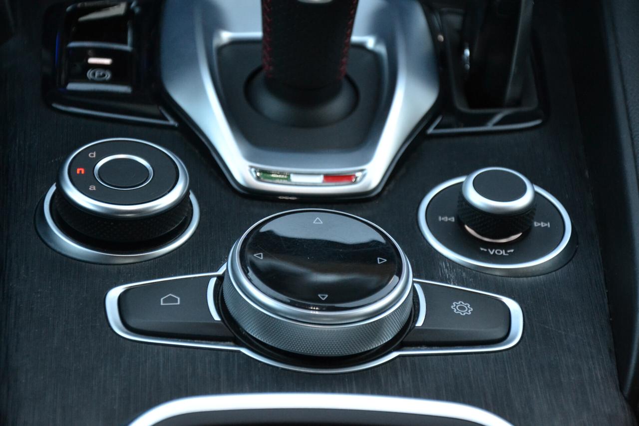 Alfa Romeo Giulia 2.2 160CV AT8 ROSSO EDIZIONE *PAD.F1-NAV-LED-TELEC