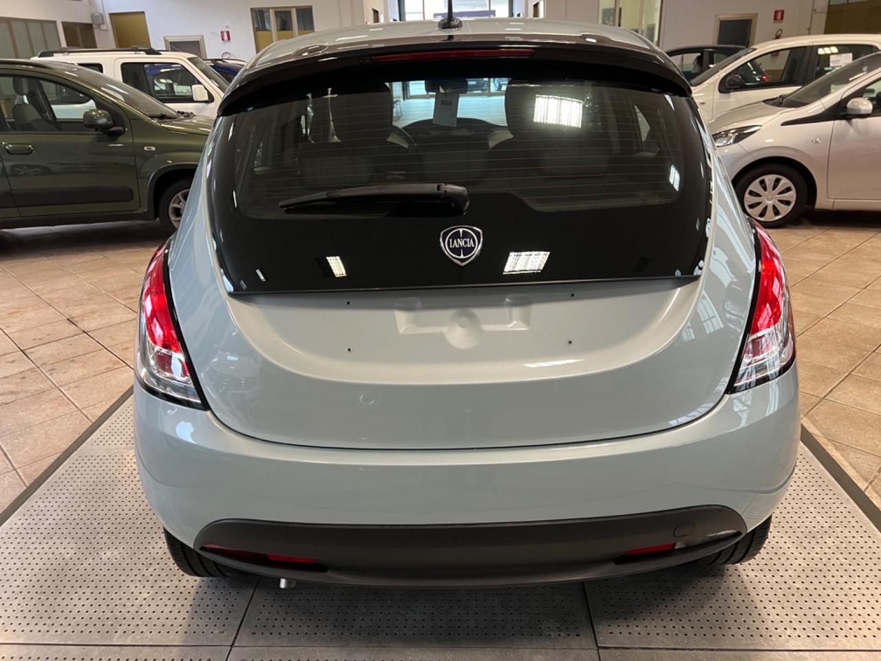 Lancia Ypsilon 1.0 FireFly 5 porte S&S Hybrid Oro