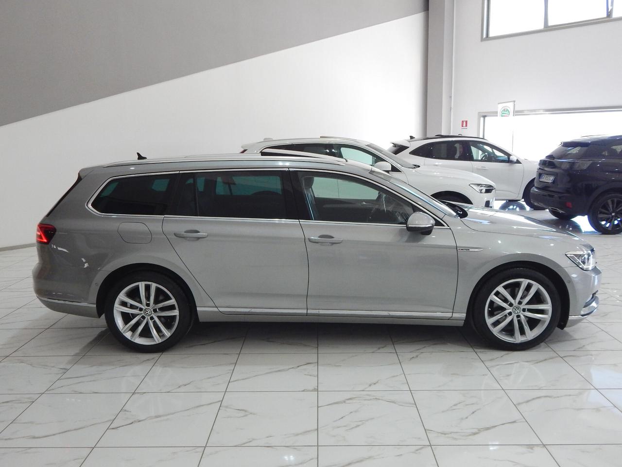 Volkswagen Passat Variant 2.0 TDI Highline 4motion 190cv DSG TETTO-NAVI-PELLE-LED