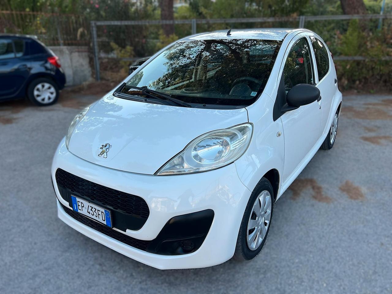PEUGEOT 107 1.0 5porte Superga - 2012