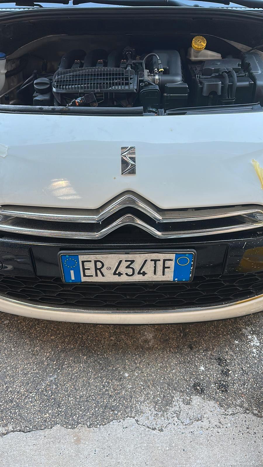 Ds DS3 DS 3 1.2 VTi 82 Just Black